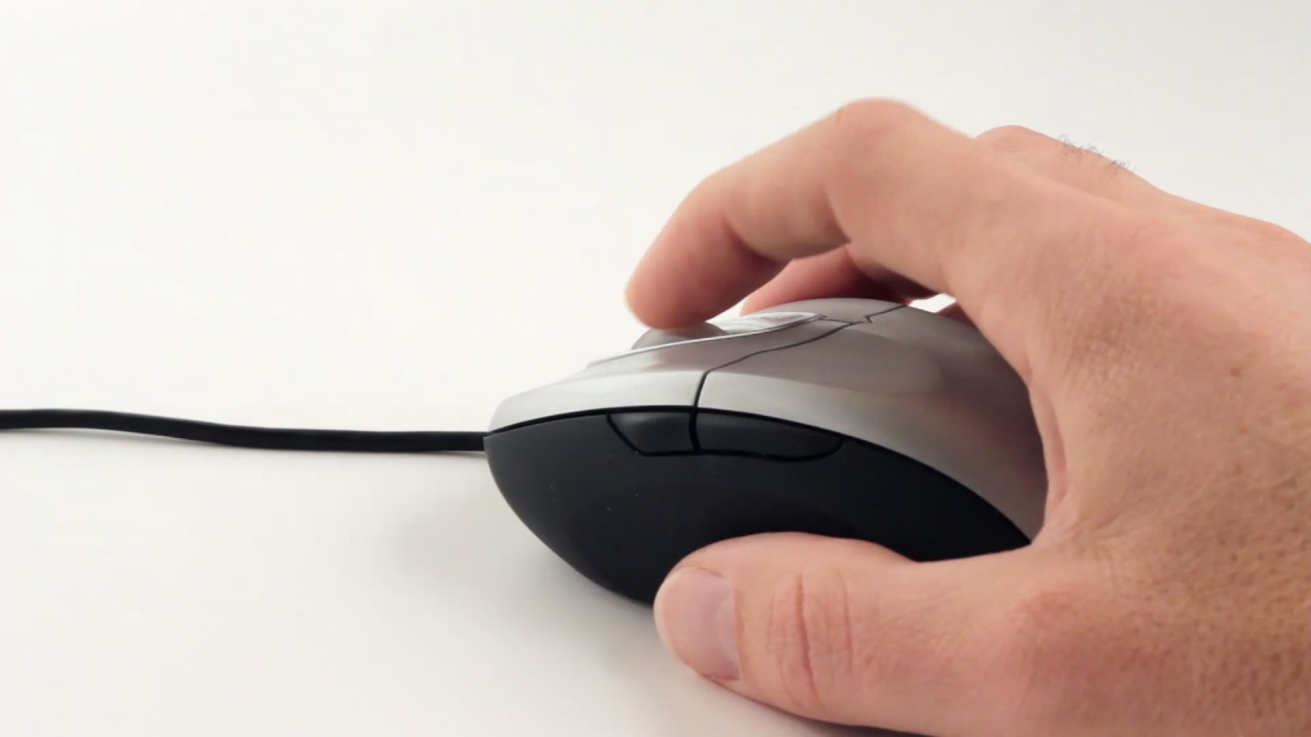Наведи мышку. Компьютерная мышка в руке. Рука на мышке. Нажатие мышки. Мышь для ноутбука на палец.