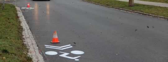 Pruh pro cyklisty - ulice Neumannova Žďár nad Sázavou