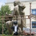 Makovského socha v nemocnici prochází opravou